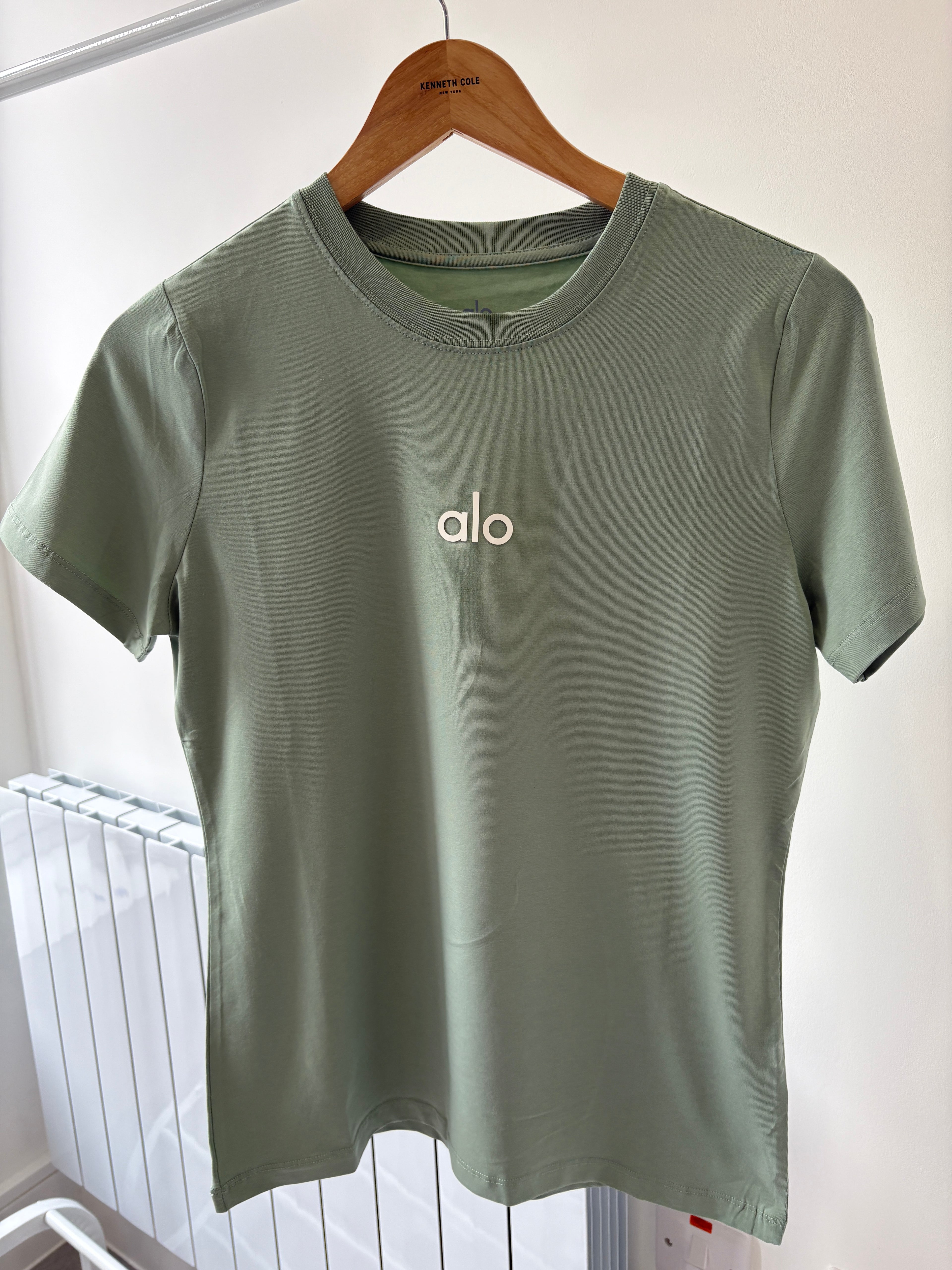Alo Premium Logo Tee